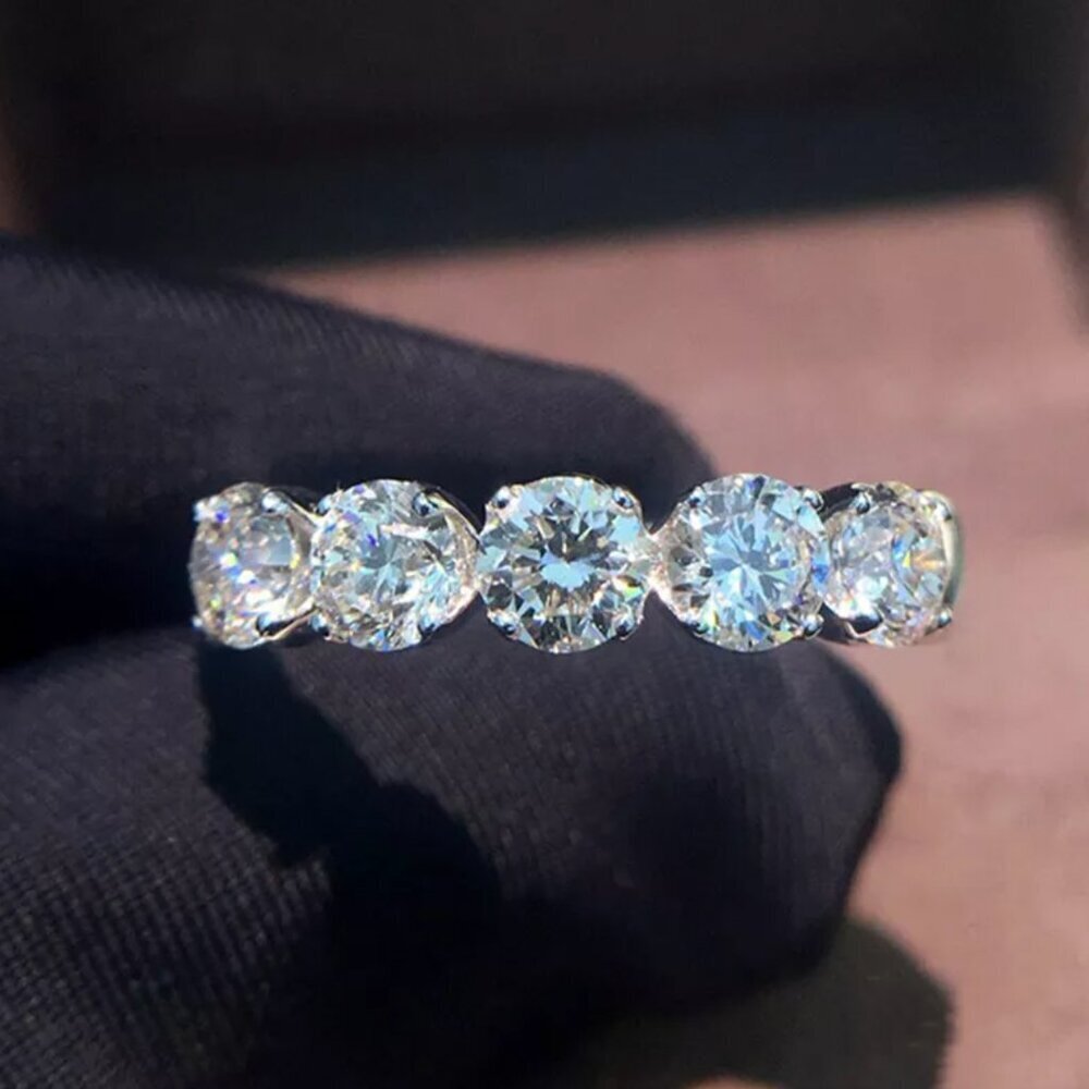 NEW 18k White Gold Diamond Ring Band Round Cut Band Round Cut Ring